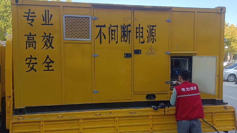 江海柴油发电机组和UPS电源配合使用时，如何避免切换过程中的电力中断？
